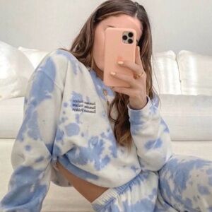 Summer Fridays Blue Cloud Sweatshirt Tie Dye - M